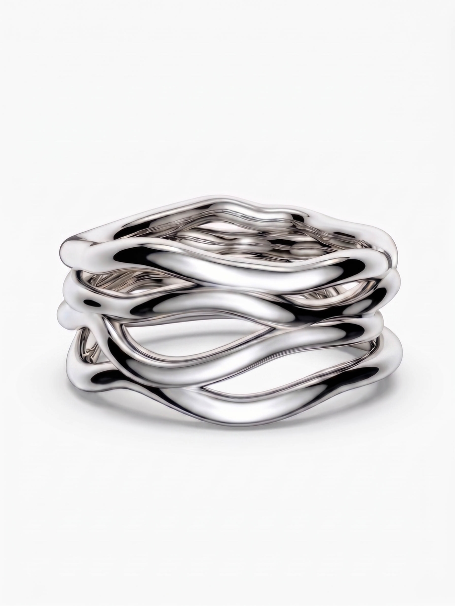 Snubní prsten o celkové šířce 10 mm z bílého zlata je výrazným šperkem