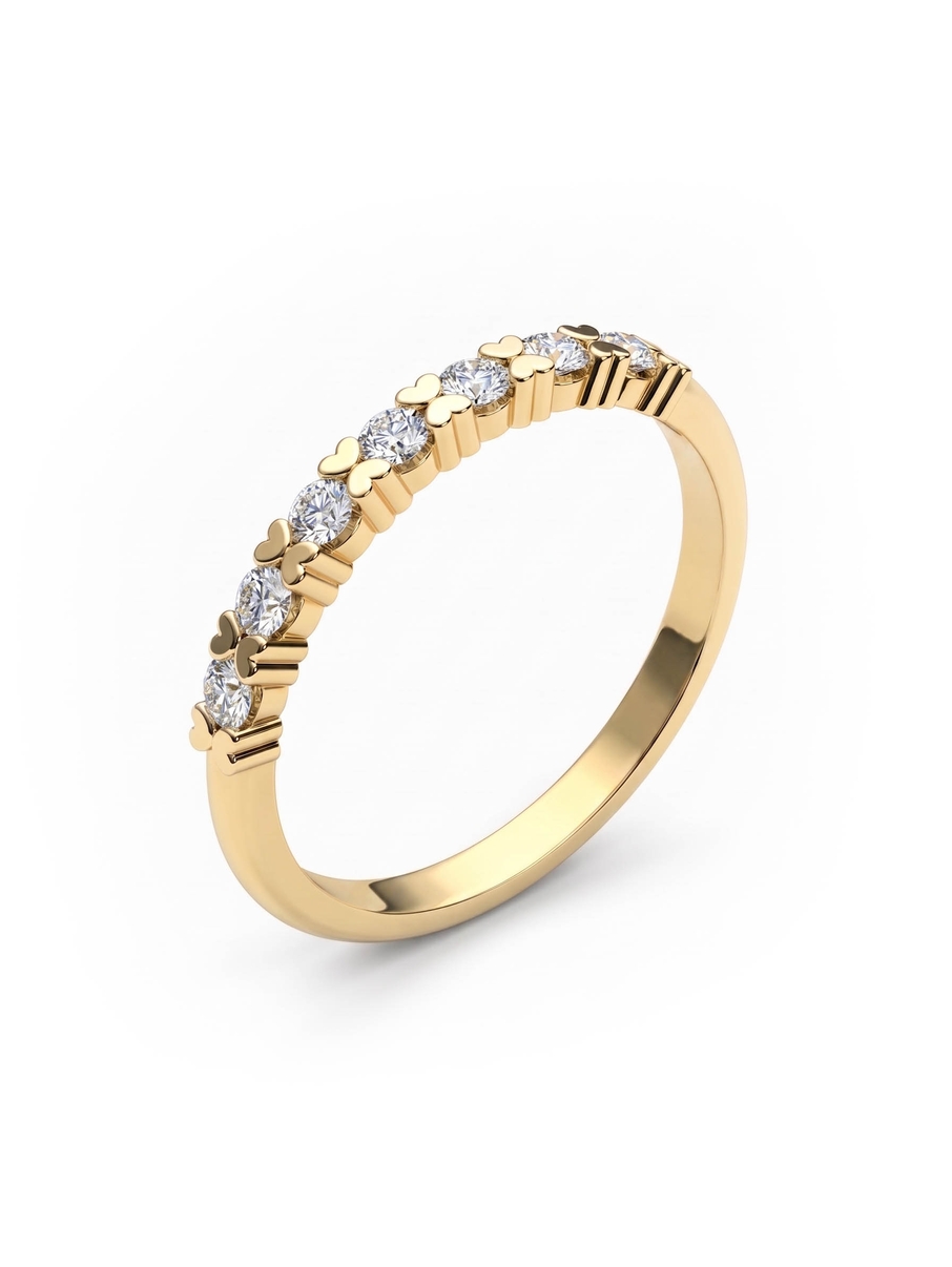 Snubní prsten ze žlutého zlata se srdíčkovými detaily v kombinaci s diamanty